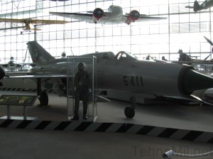 Vietnam, in coltul rosu: MiG-21