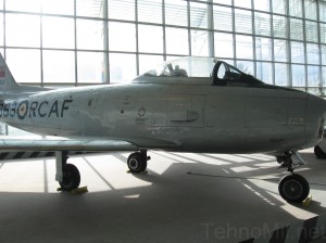 Coreea, in coltul albastru: F-86 Sabre
