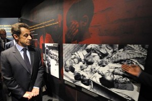 Sarkozy la memorialul victimelor genocidului din Rwanda - Sursa: AP via theage.com.au