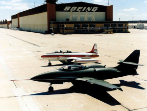 T-33 si Boeing Skyfox - Sursa: vintagewings.ca